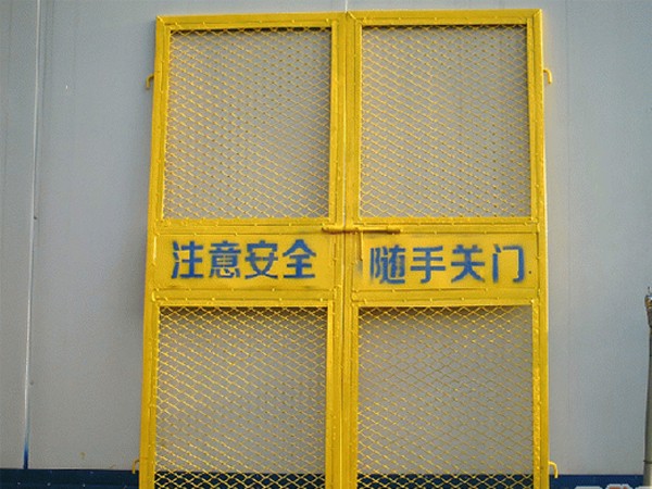 施工電梯防護(hù)門(mén)